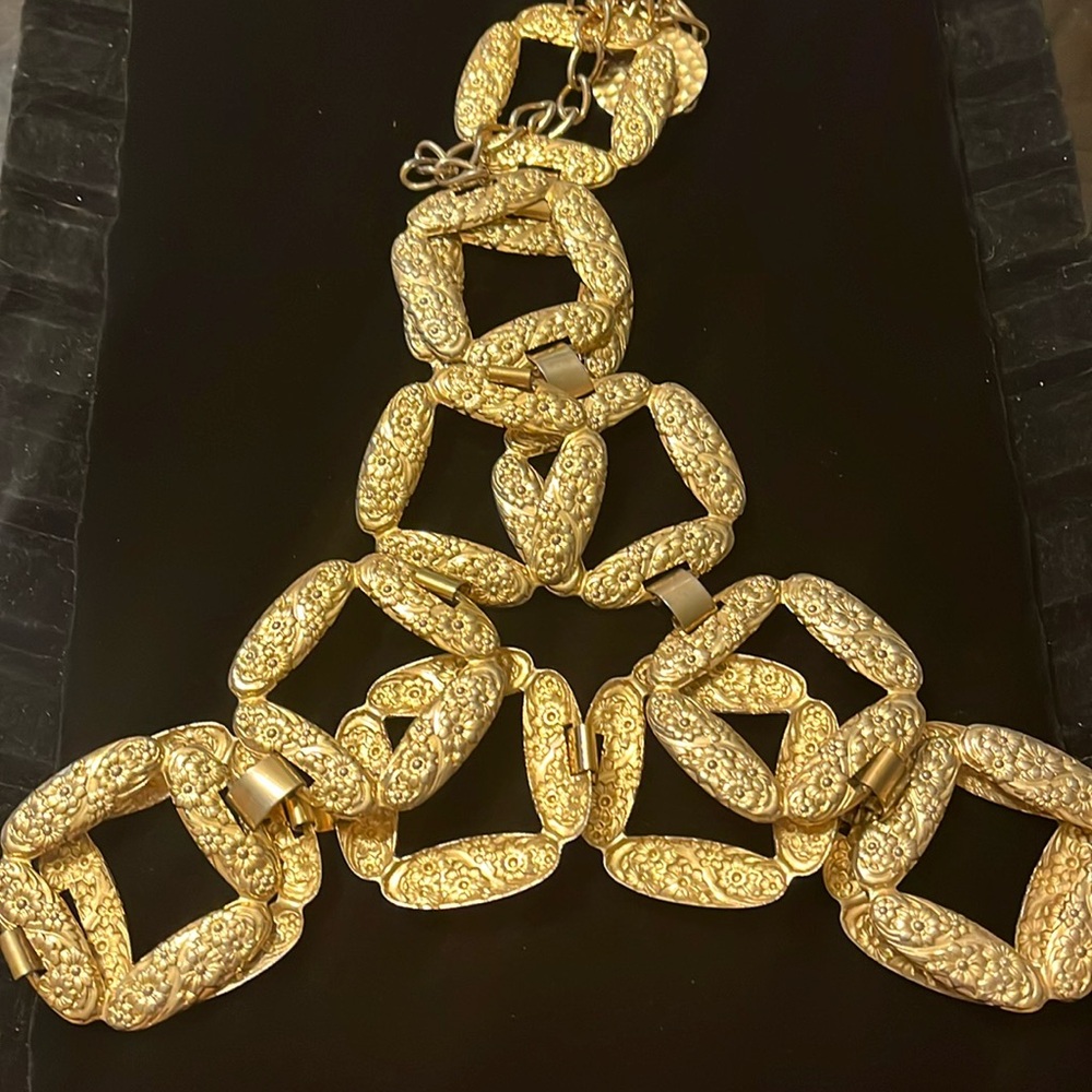 Gold Flower Design Color Belt w/Round Gold Hammered Belt